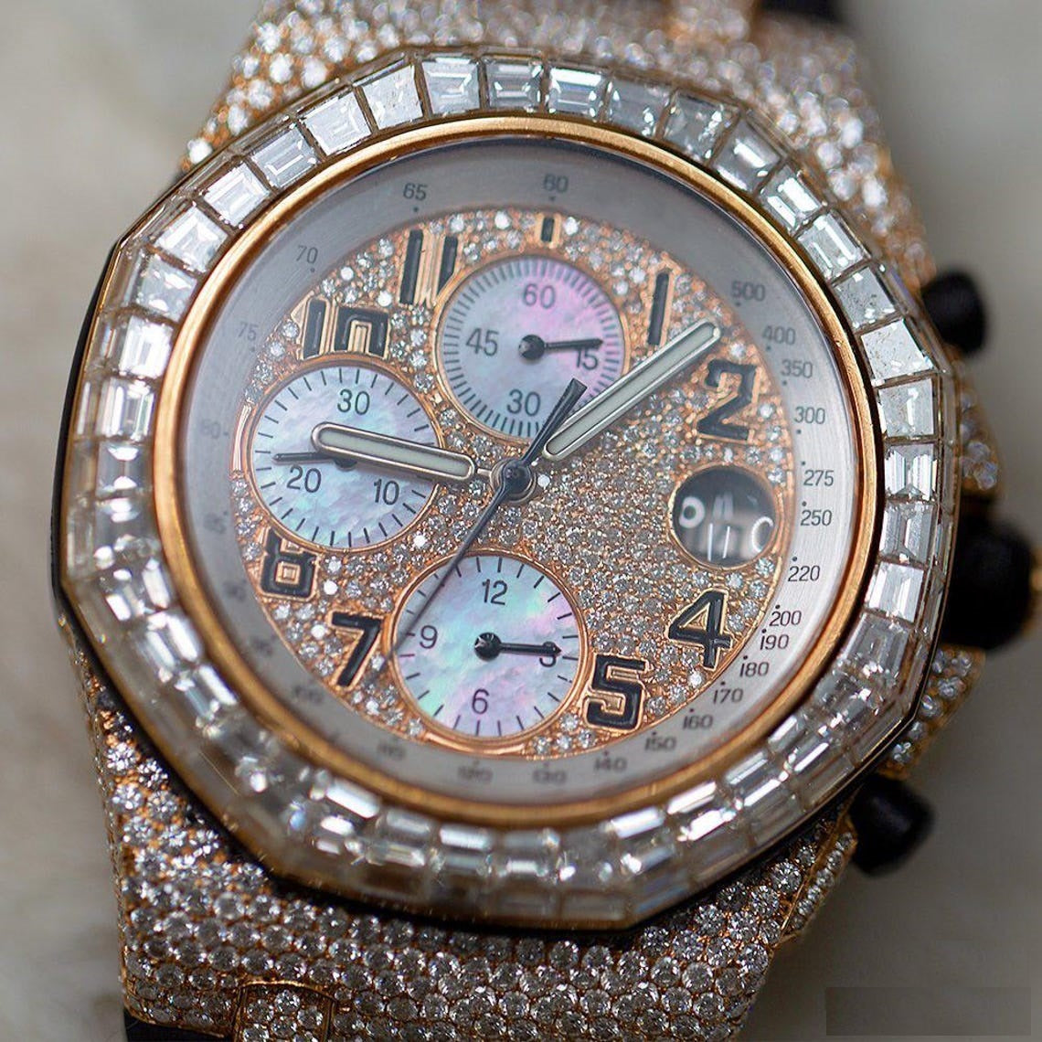Exquisite Rose Tone Dial Iced Out Watch – Luxury Rubber Strap Moissanite Diamond Timepiece for Men & Women