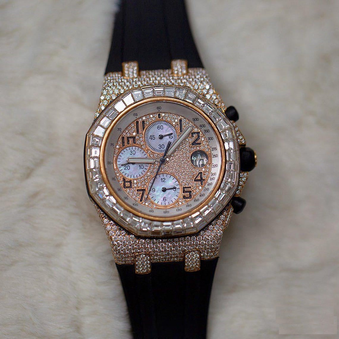Exquisite Rose Tone Dial Iced Out Watch – Luxury Rubber Strap Moissanite Diamond Timepiece for Men & Women