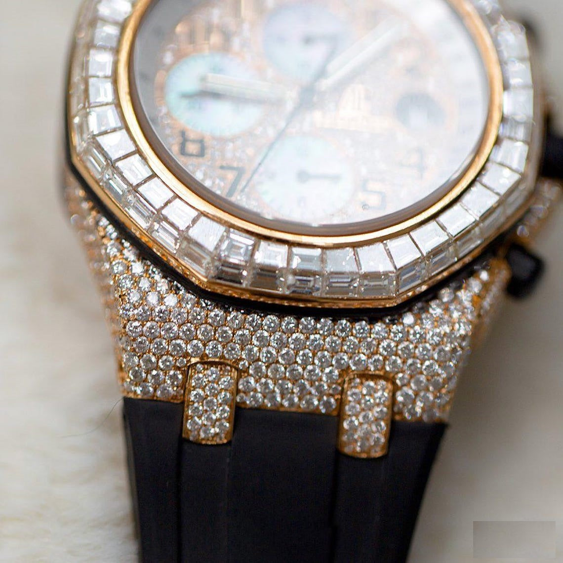 Exquisite Rose Tone Dial Iced Out Watch – Luxury Rubber Strap Moissanite Diamond Timepiece for Men & Women